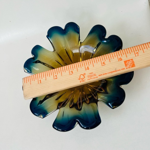 Vintage mid century Murano flower shape bowl - Picture 3 of 12